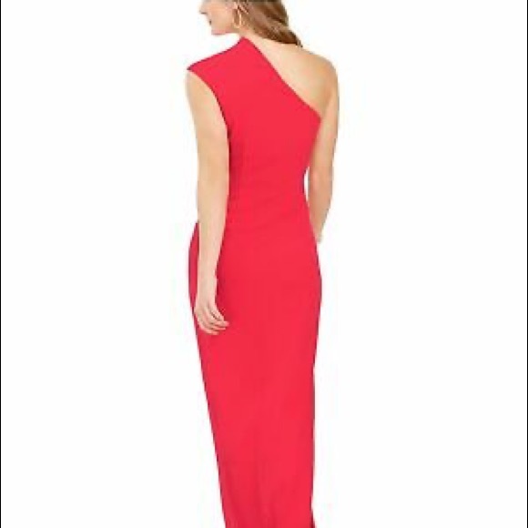 Red Fitted Slit One Shoulder Sleeveless Maxi Formal Dress | Vince Camuto - Picture 3 of 8